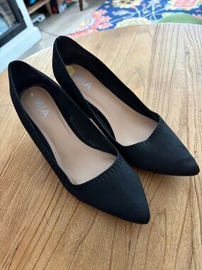 MIA Women's Black Pointed-Toe Heels